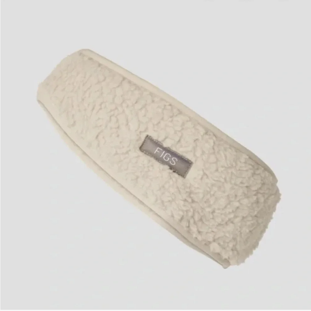 NWT Figs Ivory Sherpa Unisex Warmer - Picture 2 of 6